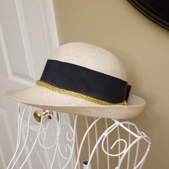 Fabulous Classy Hat - Picture 3 of 8